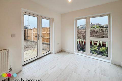 undefined, Damson Close, GRAYS