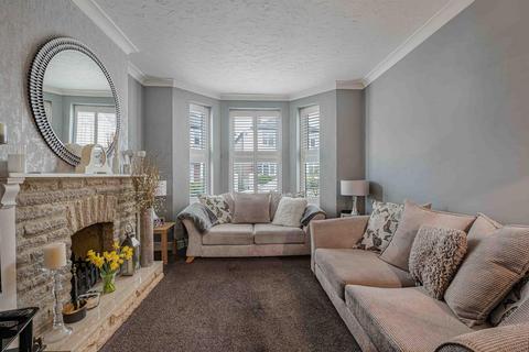 3 bedroom terraced house for sale, Canon Road, Bromley