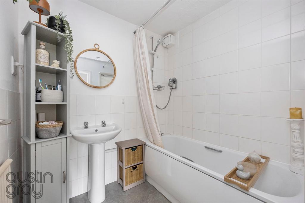 London Road, Kingsmere, Flat 87-012.jpg