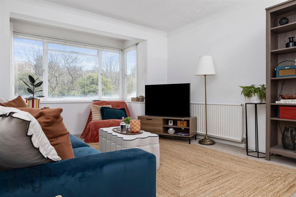 London Road, Kingsmere, Flat 87-017.jpg