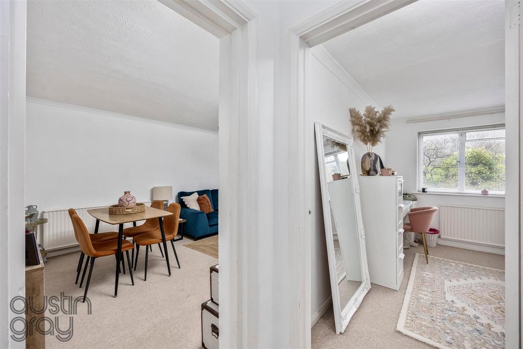 London Road, Kingsmere, Flat 87-015.jpg