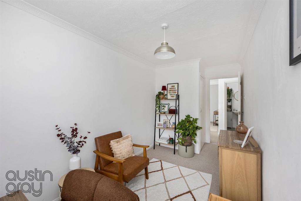 London Road, Kingsmere, Flat 87-005.jpg