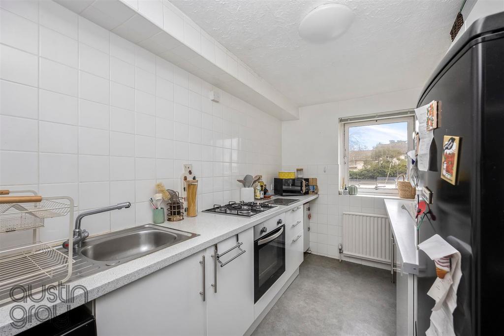 London Road, Kingsmere, Flat 87-010.jpg