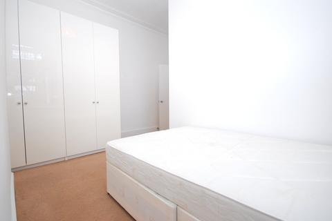 3 bedroom apartment to rent, Cranworth Gardens, London SW9