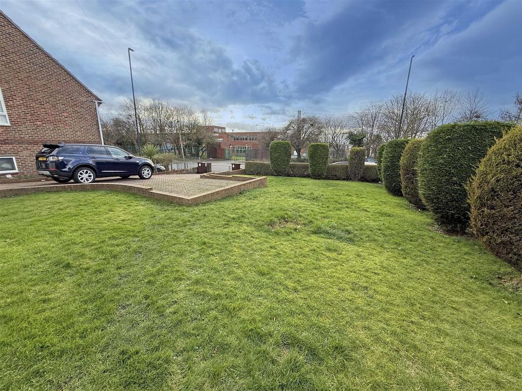 Front Garden a2.jpg