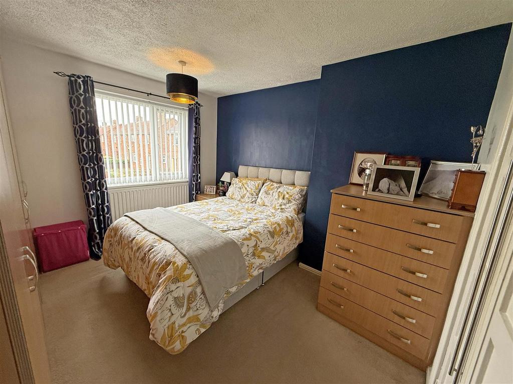Bedroom 1.jpg