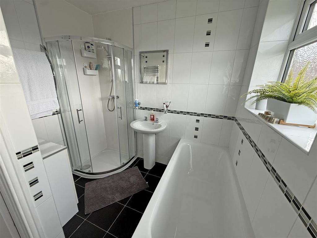 Bathroom a1.jpg