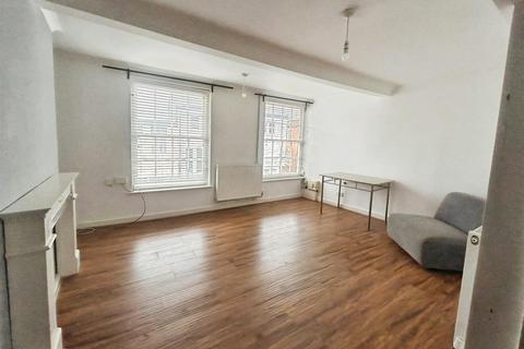 3 bedroom flat to rent, High Street, Congleton