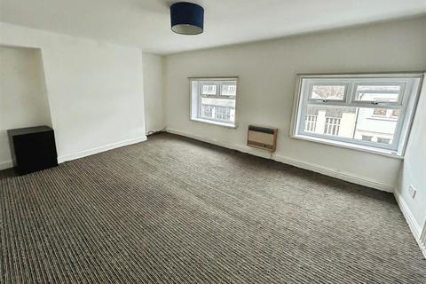 3 bedroom flat to rent, High Street, Congleton