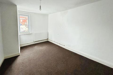 3 bedroom flat to rent, High Street, Congleton