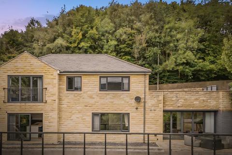 4 bedroom detached house for sale, The Meadows, Sowerby Bridge