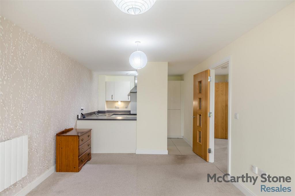 8680404-interior19.jpg