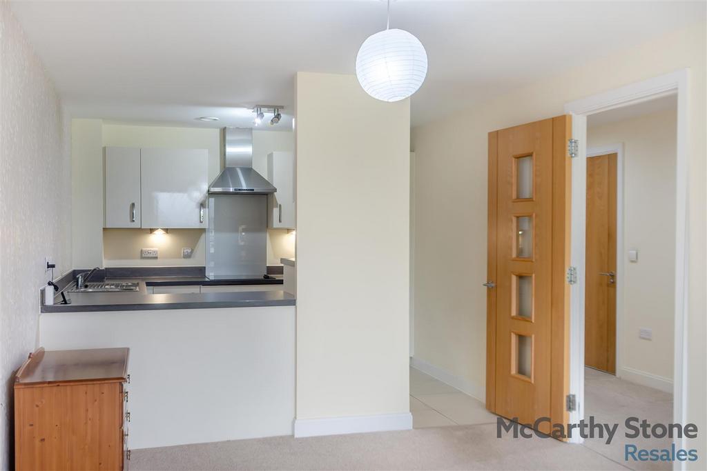 8680404-interior10.jpg