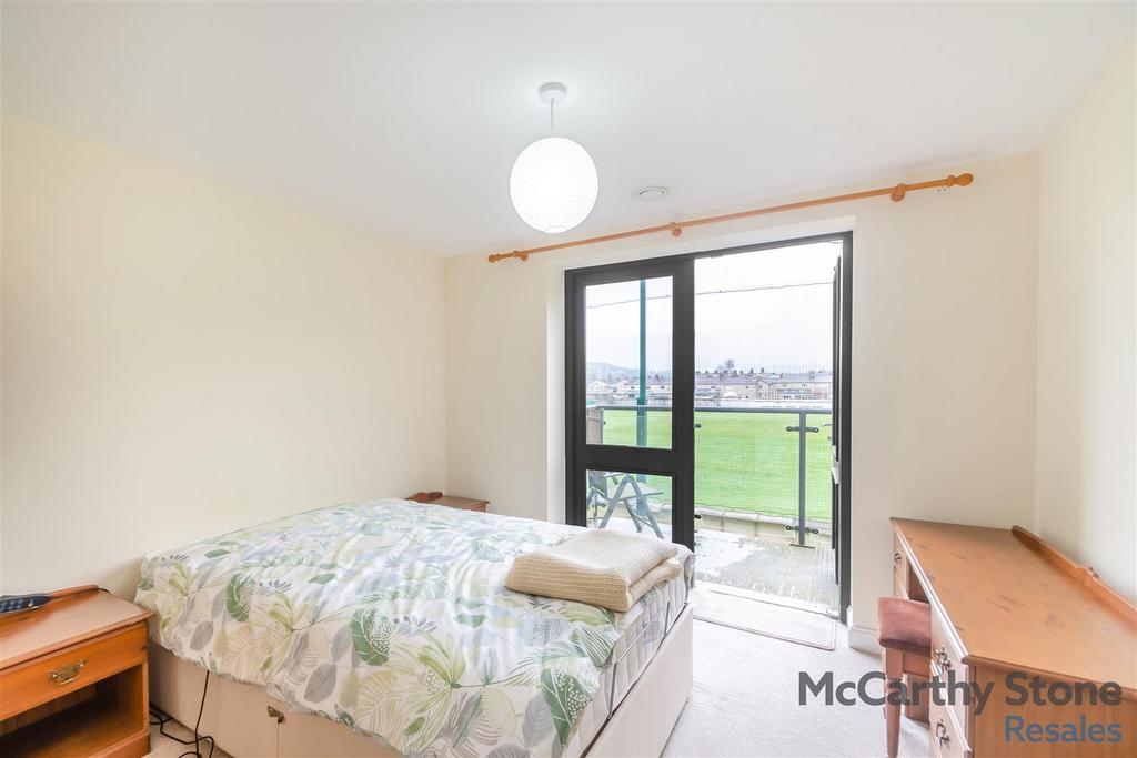 8680404-interior01.jpg