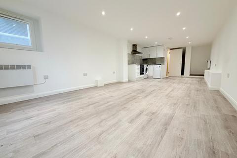 Studio to rent, Harvey Mews London N8