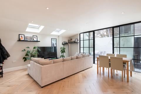 undefined, Fulham Palace Road, London, SW6