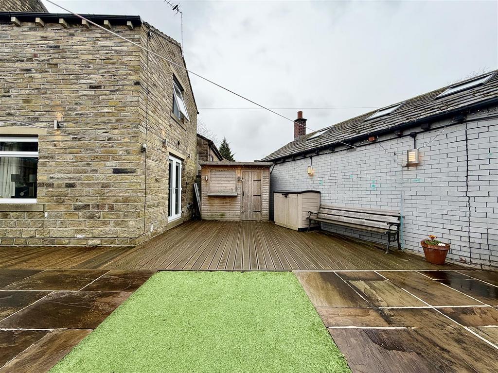 Side garden and outbuilding