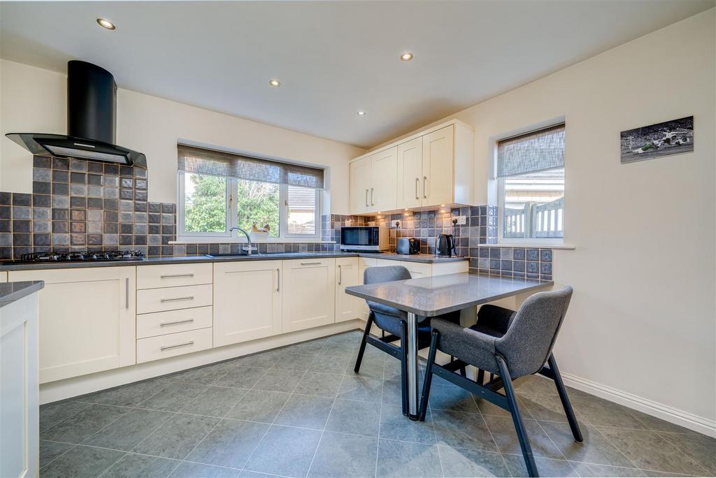 32 Gleneagles Way-7.jpg