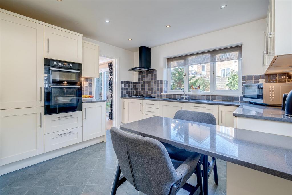 32 Gleneagles Way-8.jpg