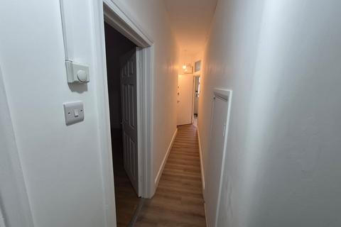 3 bedroom flat to rent, London NW10