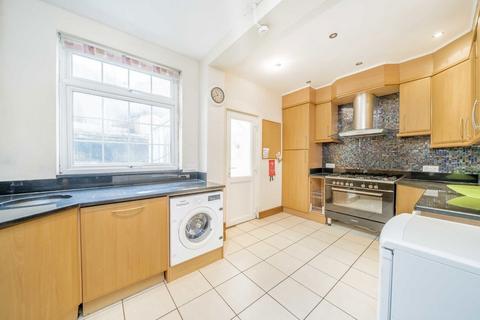 5 bedroom semi-detached house to rent, Valleyfield Road, London SW16