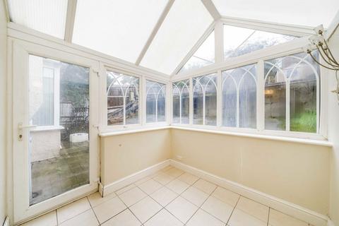 5 bedroom semi-detached house to rent, Valleyfield Road, London SW16