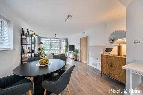 2 bedroom apartment for sale, Brackley Road, Beckenham, BR3