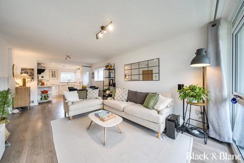 2 bedroom apartment for sale, Brackley Road, Beckenham, BR3