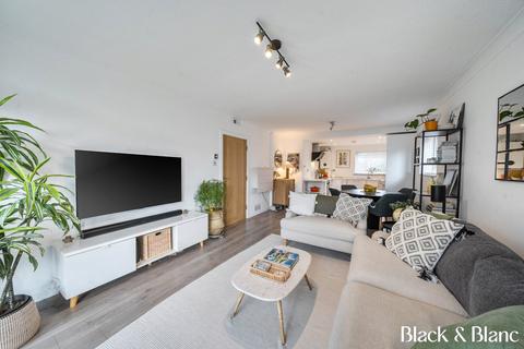 2 bedroom apartment for sale, Brackley Road, Beckenham, BR3
