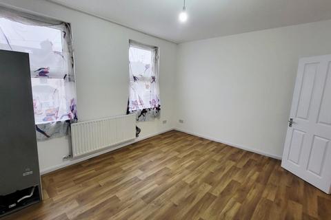 1 bedroom flat to rent, Lincoln Road, ENFIELD