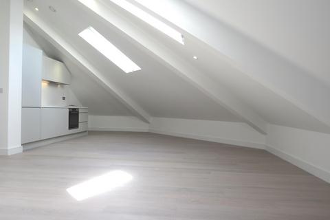 2 bedroom penthouse to rent, New Road, Brentwood