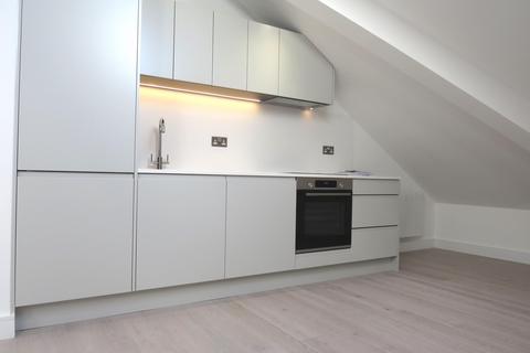2 bedroom penthouse to rent, New Road, Brentwood