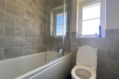 3 bedroom house to rent, Nutmeg Close, Broughton, AYLESBURY