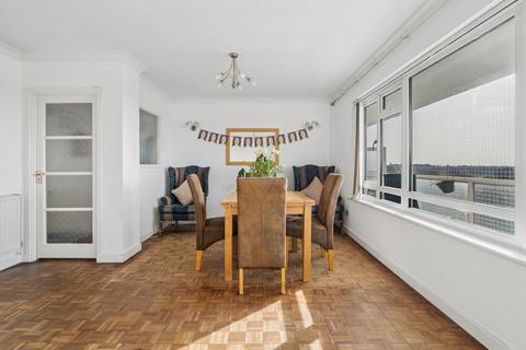 2 bedroom flat for sale, Dove Park,Pinner,HA5 4EE