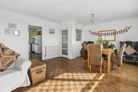 2 bedroom flat for sale, Dove Park,Pinner,HA5 4EE