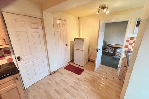 3 bedroom semi-detached house to rent, Osprey Close, NOTTINGHAM