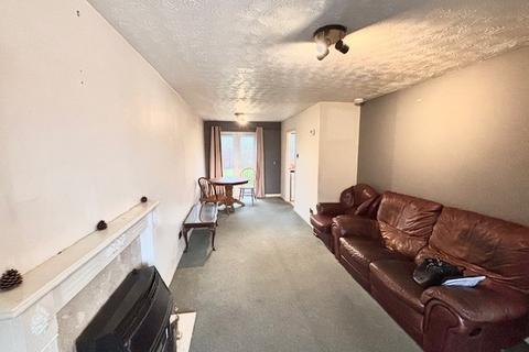 3 bedroom semi-detached house to rent, Osprey Close, NOTTINGHAM