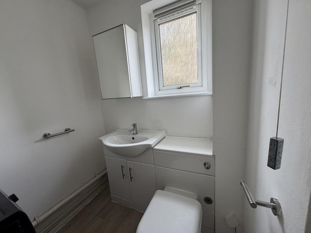 Cloakroom/wc