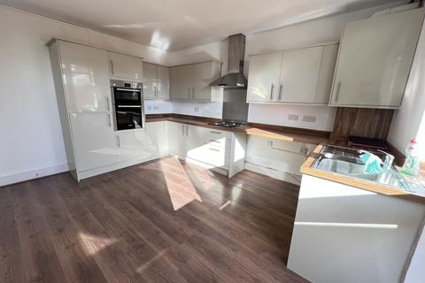 3 bedroom maisonette to rent, Station Road, LONDON