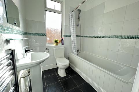 3 bedroom maisonette to rent, Station Road, LONDON