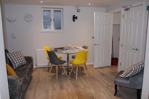 1 bedroom in a house share to rent, Vicarage Road, WATFORD