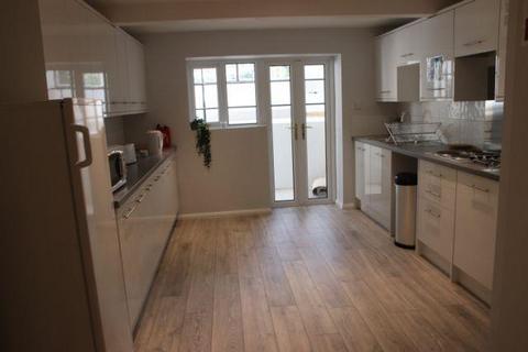 1 bedroom in a house share to rent, Vicarage Road, WATFORD