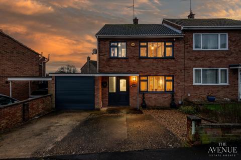 Knightlands Road, Irthlingborough, NN9 5SU