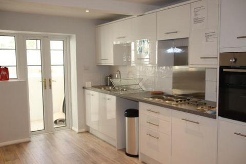 1 bedroom in a house share to rent, Vicarage Road, WATFORD