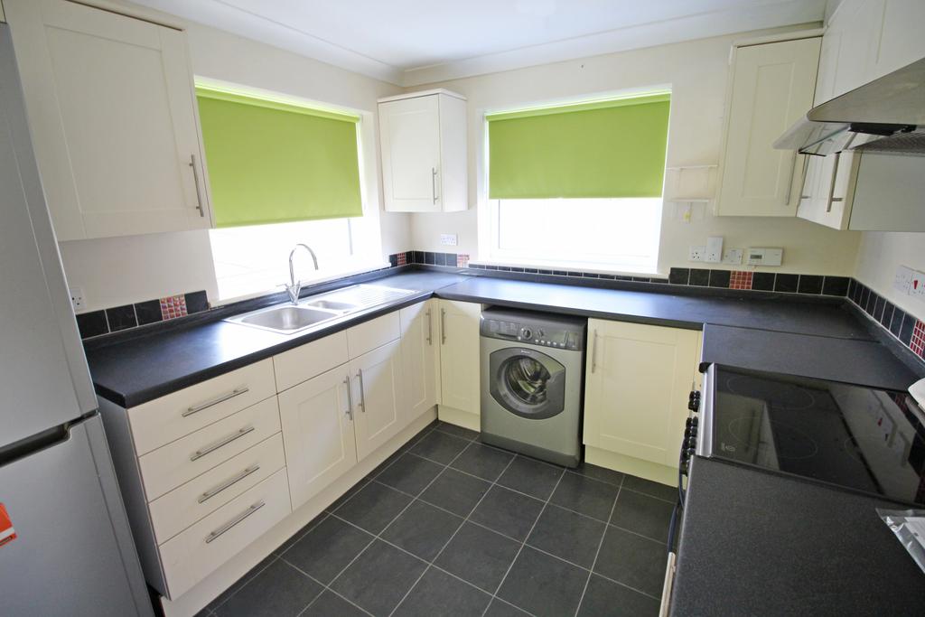 4 bedroom house in Cranford