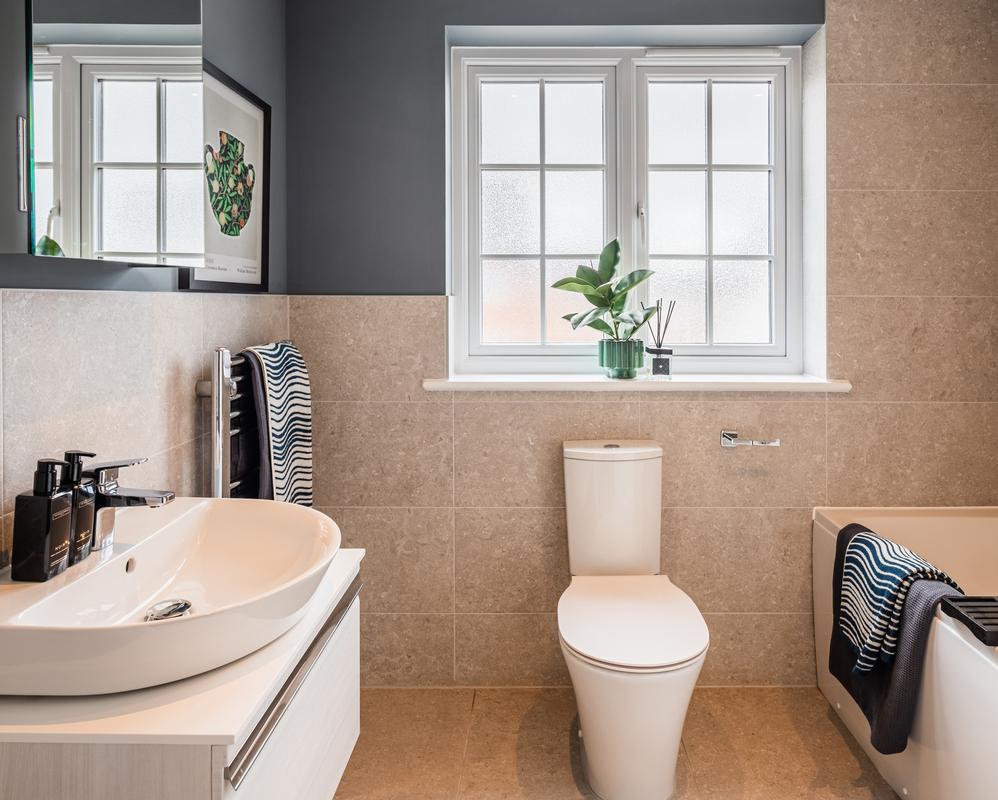 Bathroom in the Lincoln 3
