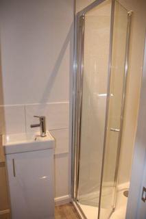 1 bedroom in a house share to rent, Vicarage Road, WATFORD