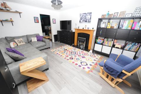 3 bedroom semi-detached house for sale, Fourlands Crescent, Idle BD10