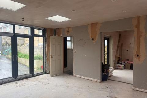 1 bedroom bungalow for sale, 18A Lon Gwendraeth, Morriston, Swansea, West Glamorgan, SA6 7ER