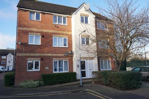 2 bedroom flat to rent, Fenman Gardens, Goodmayes.